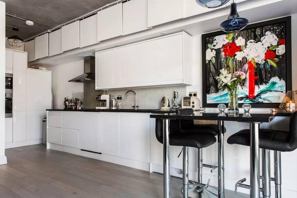 Canal-Side Apartment In Shoreditch London Exterior photo