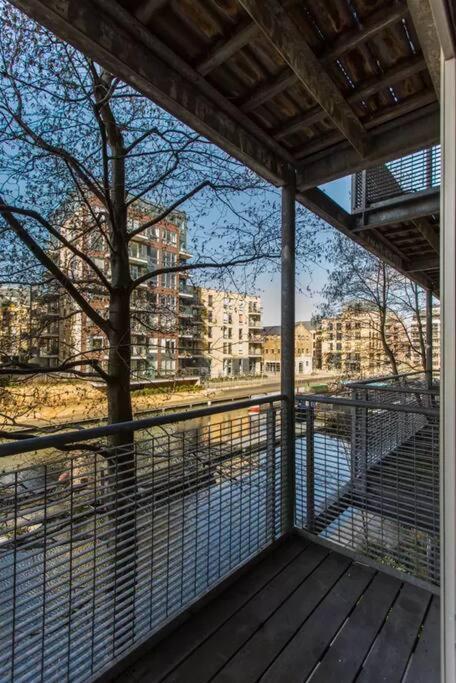 Canal-Side Apartment In Shoreditch London Exterior photo